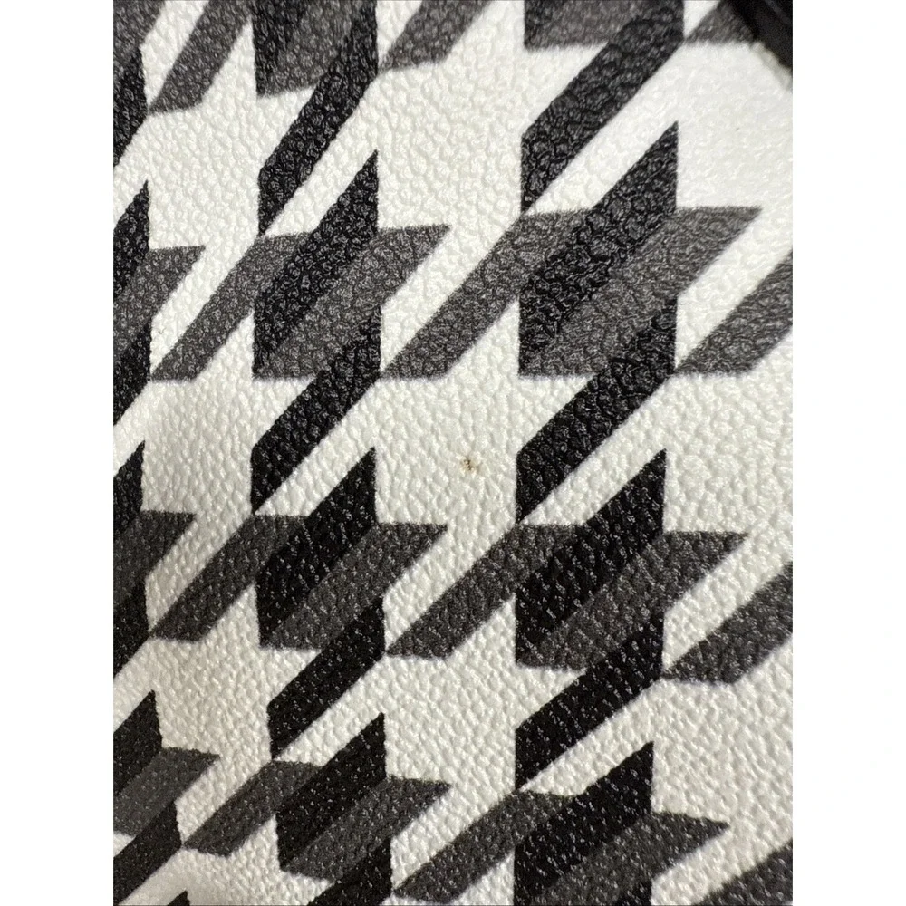 Dooney & Bourke unique bold